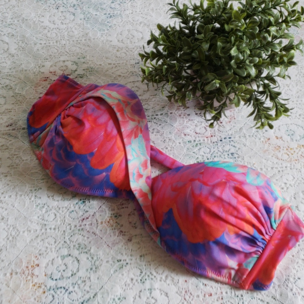 Gottex bikini top size 42